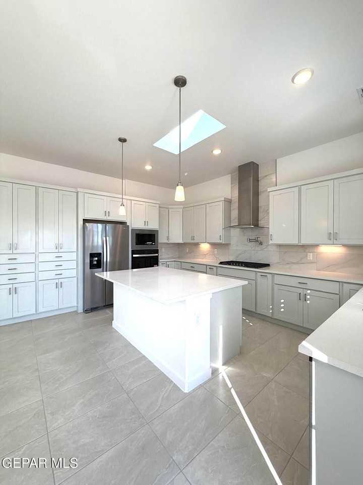 13912 Garforth Avenue Avenue - Photo 3 of 26