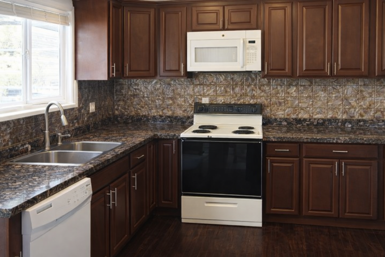 954 15th Ave Se - Photo 2 of 19