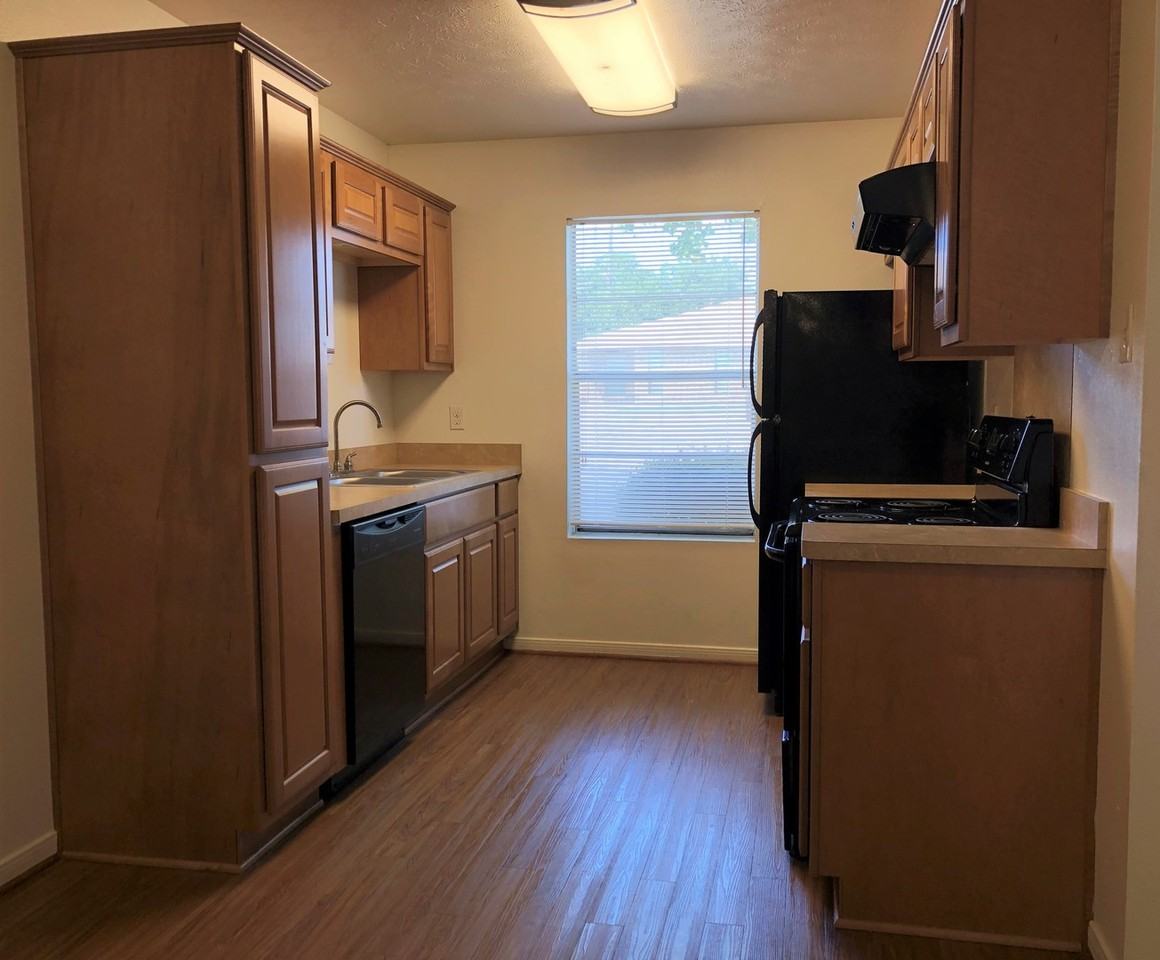 3609A Mahan St - Photo 2 of 9