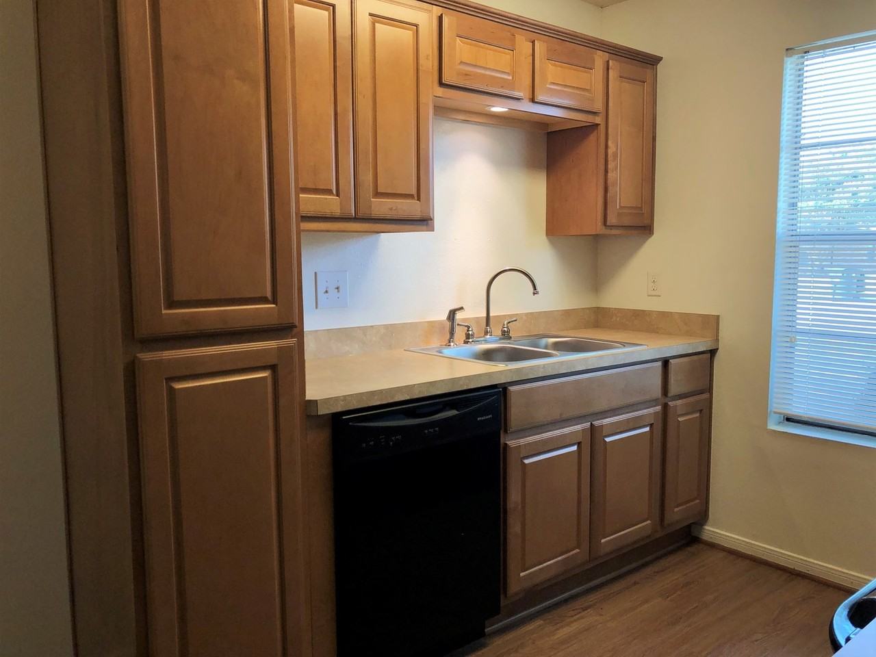 3609A Mahan St - Photo 3 of 9