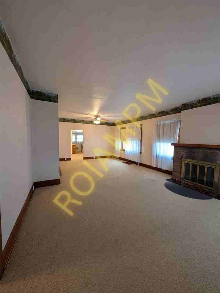 1410 Maple Ave - Photo 2 of 8