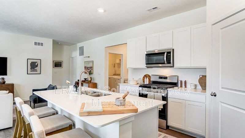 406 Emily Dr - Photo 4 of 30