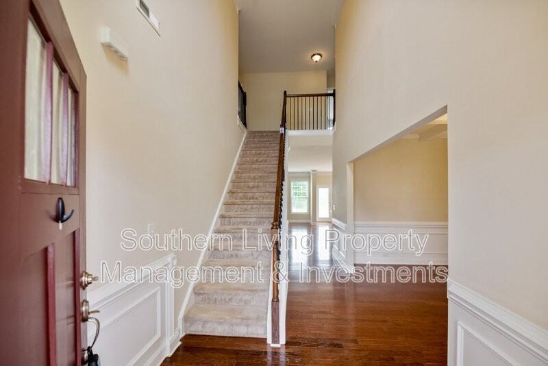 9019 Inverness Bay Rd - Photo 2 of 30