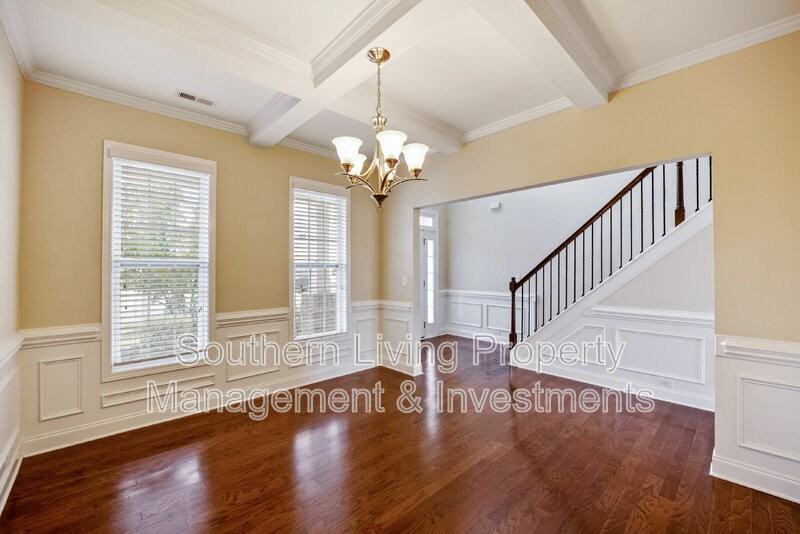 9019 Inverness Bay Rd - Photo 5 of 30