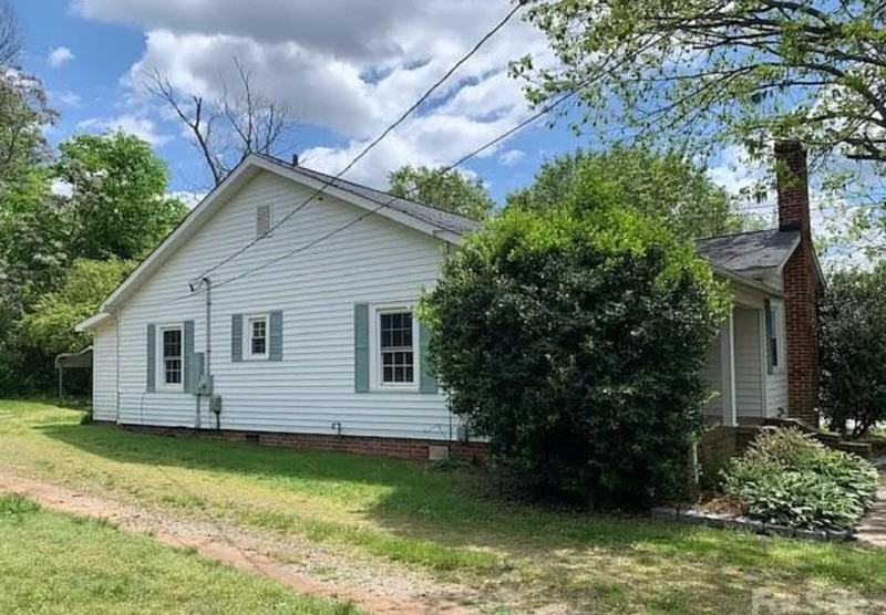 935 Old Charlotte Rd - Photo 2 of 3