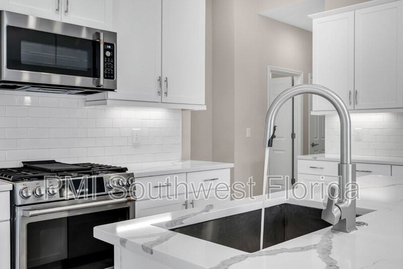 12468 Oak Hill Way - Photo 4 of 39