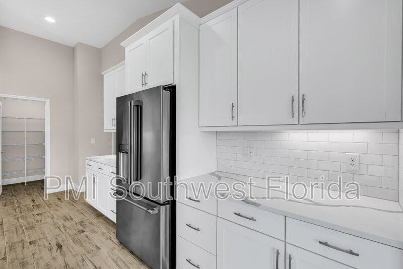 12468 Oak Hill Way - Photo 5 of 39