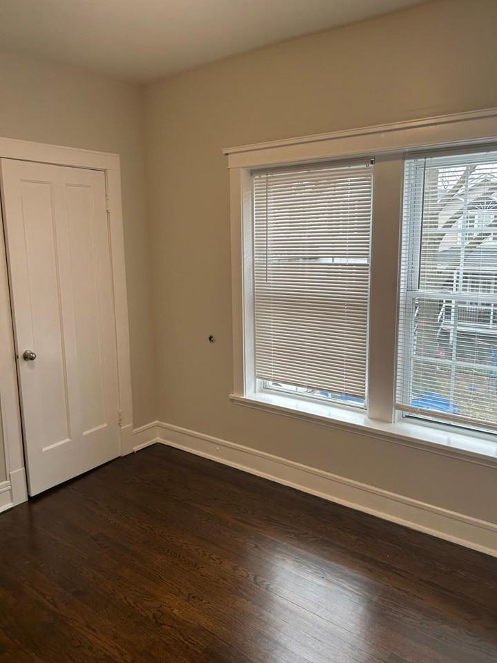 2456 W Cuyler Ave #2 - Photo 4 of 14