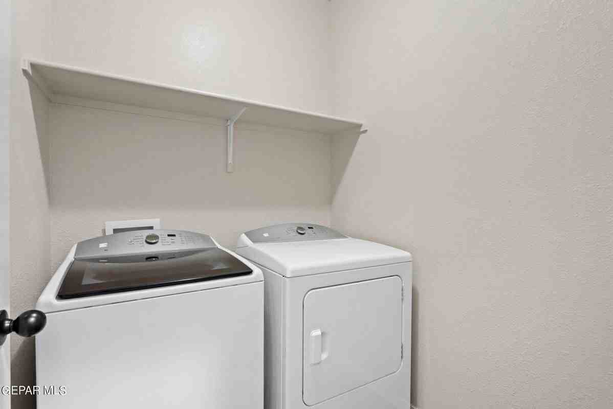 7433 Dewberry Dr - Photo 4 of 9