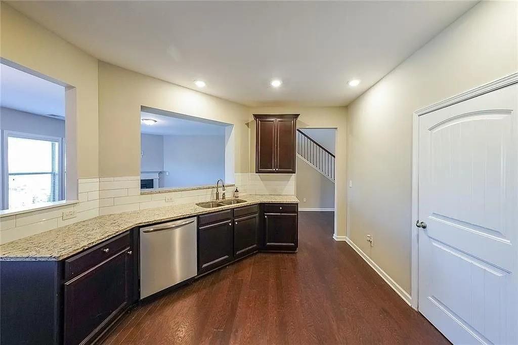7065 Post Park Way - Photo 3 of 15
