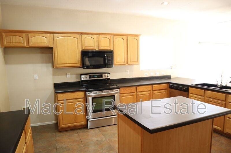 9465 E Lompoc Ave - Photo 4 of 20