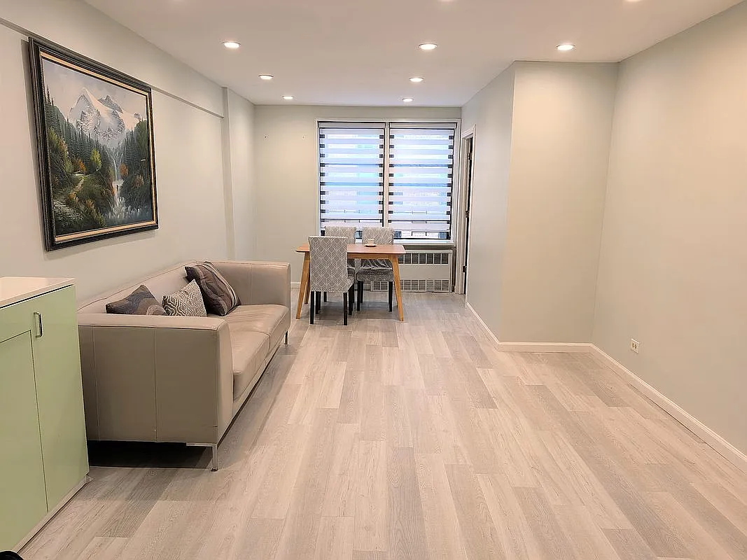 13705 Franklin Ave - Photo 3 of 12