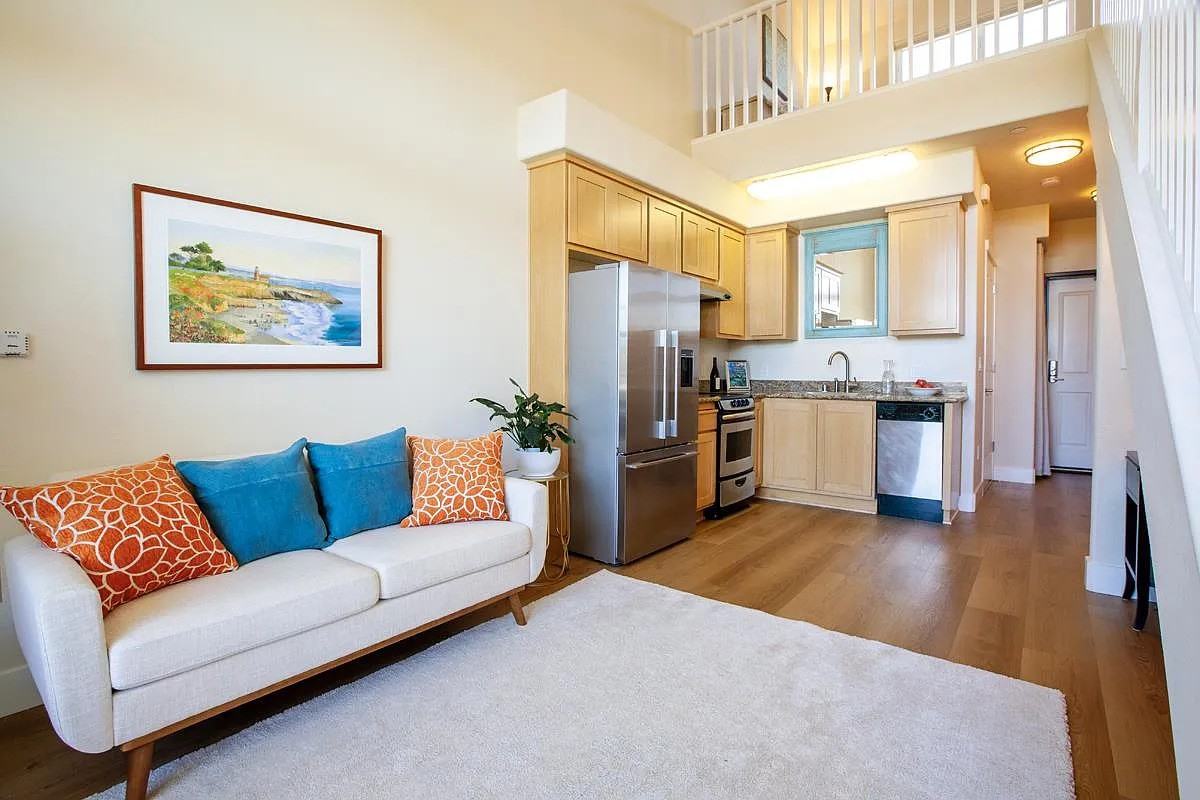 224 Laurel St - Photo 5 of 14