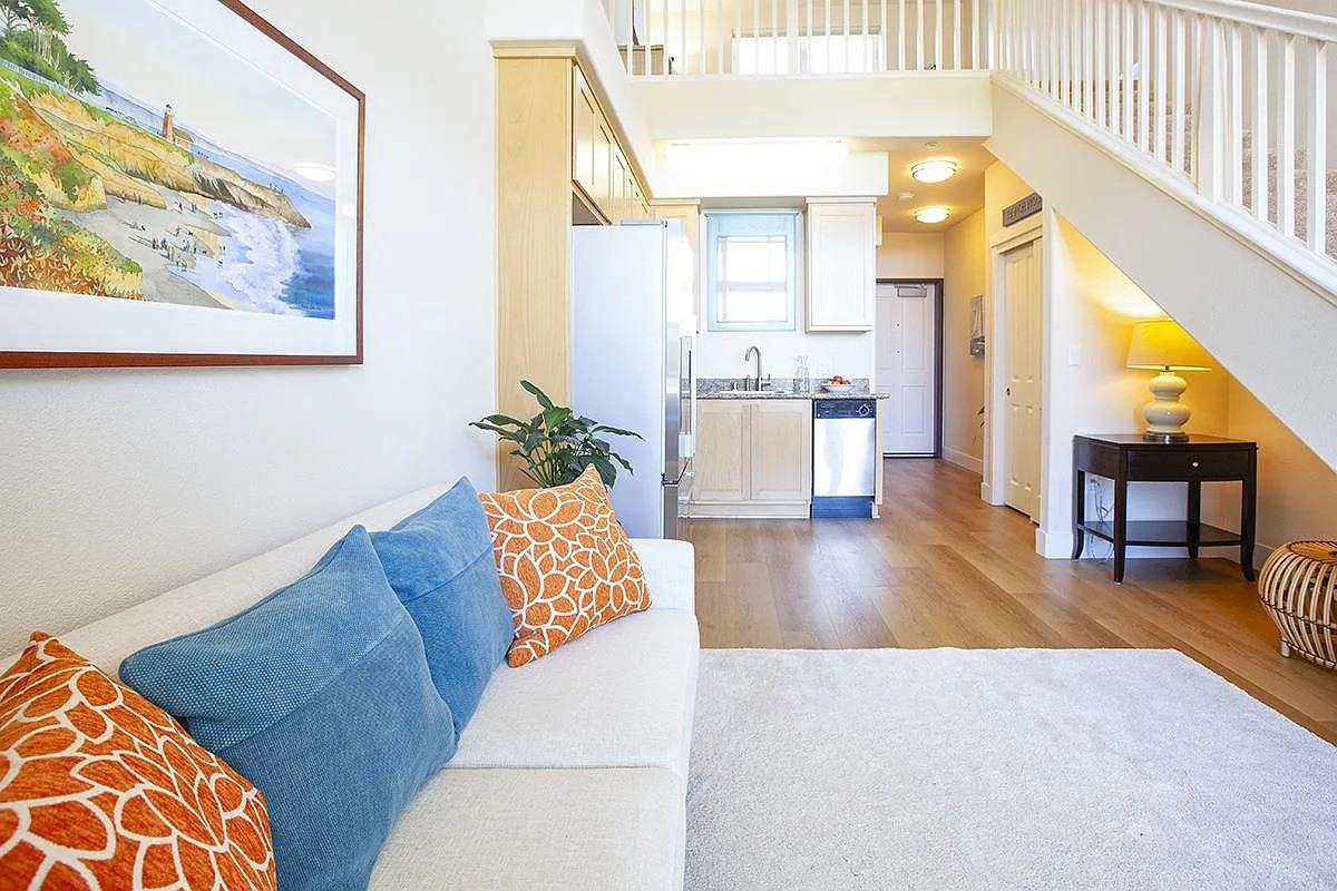 224 Laurel St - Photo 7 of 14