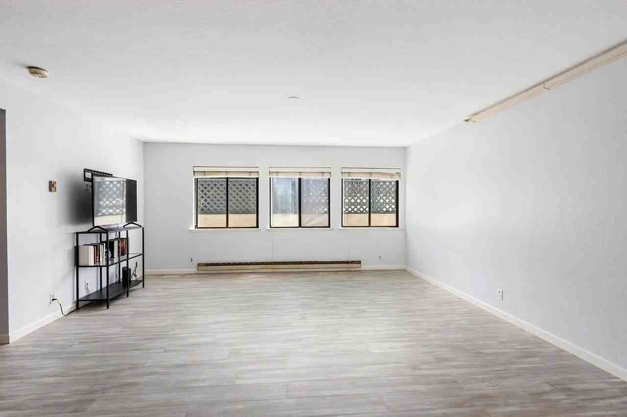 320 Peninsula Ave - Photo 6 of 8