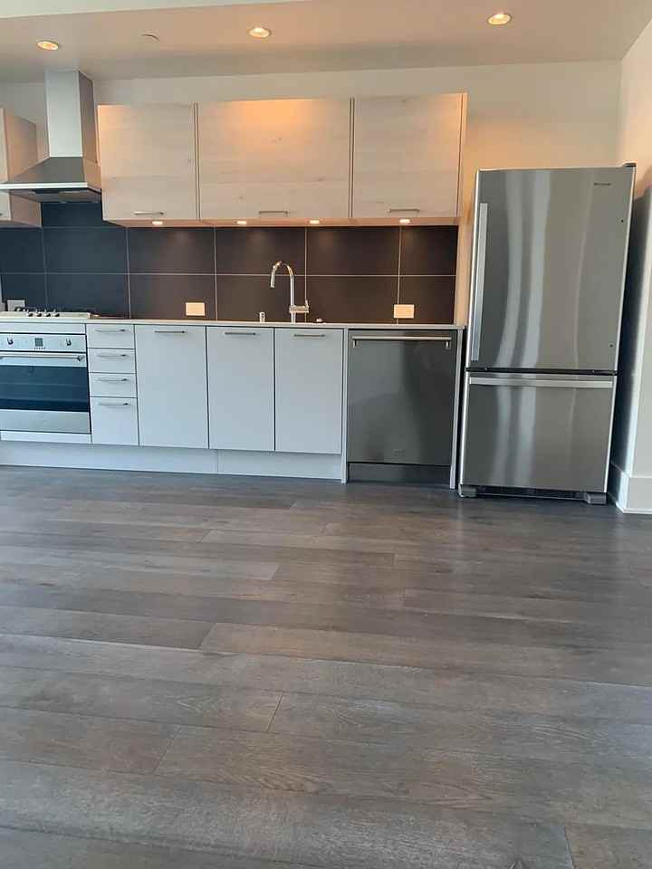 1075 Market St - Photo 2 of 6