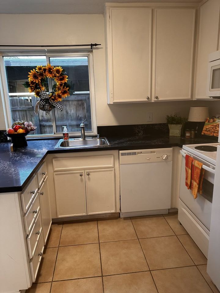 8733 Woodman Way #C - Photo 3 of 18