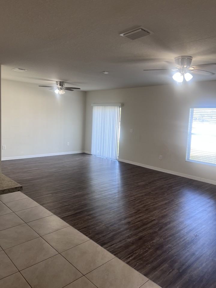 14403 Dunrobin Dr - Photo 3 of 7