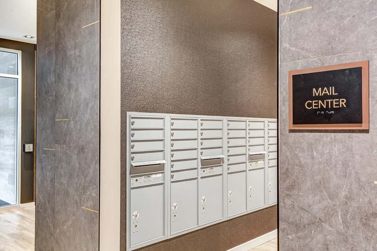 75 Cowles Ln - Photo 5 of 13