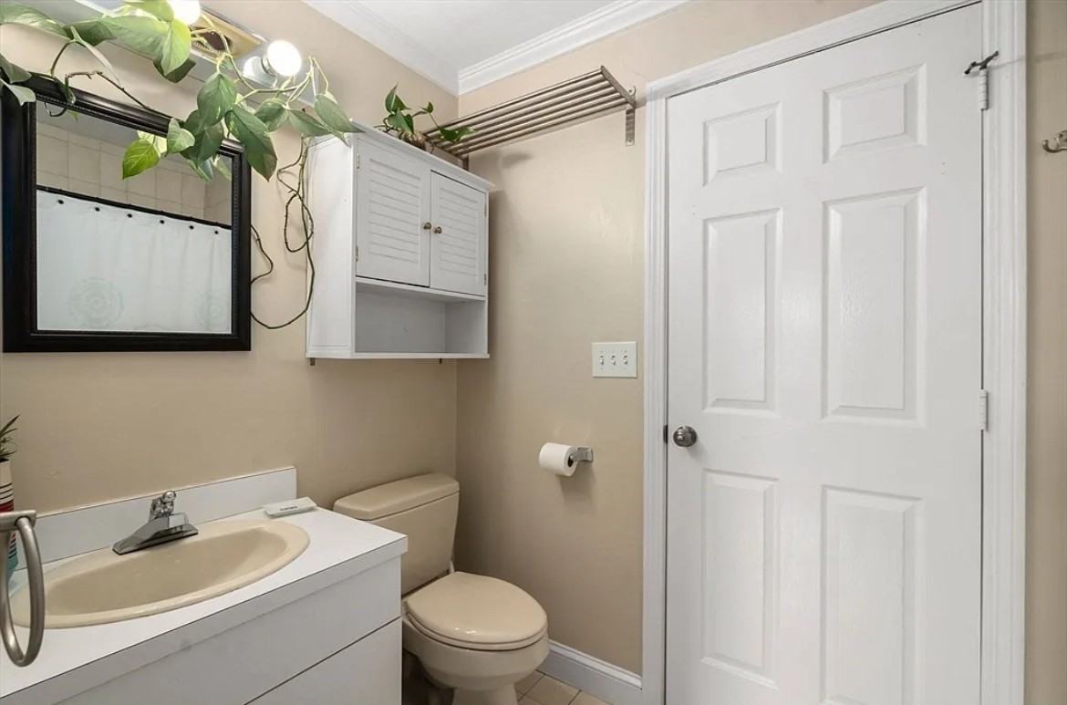 255 Bunker Hill St #2 - Photo 6 of 8