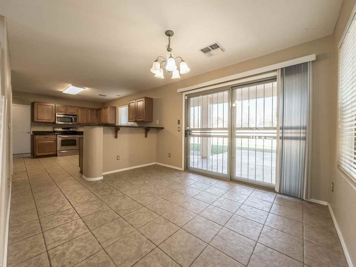 15398 W Yucatan Dr - Photo 5 of 21