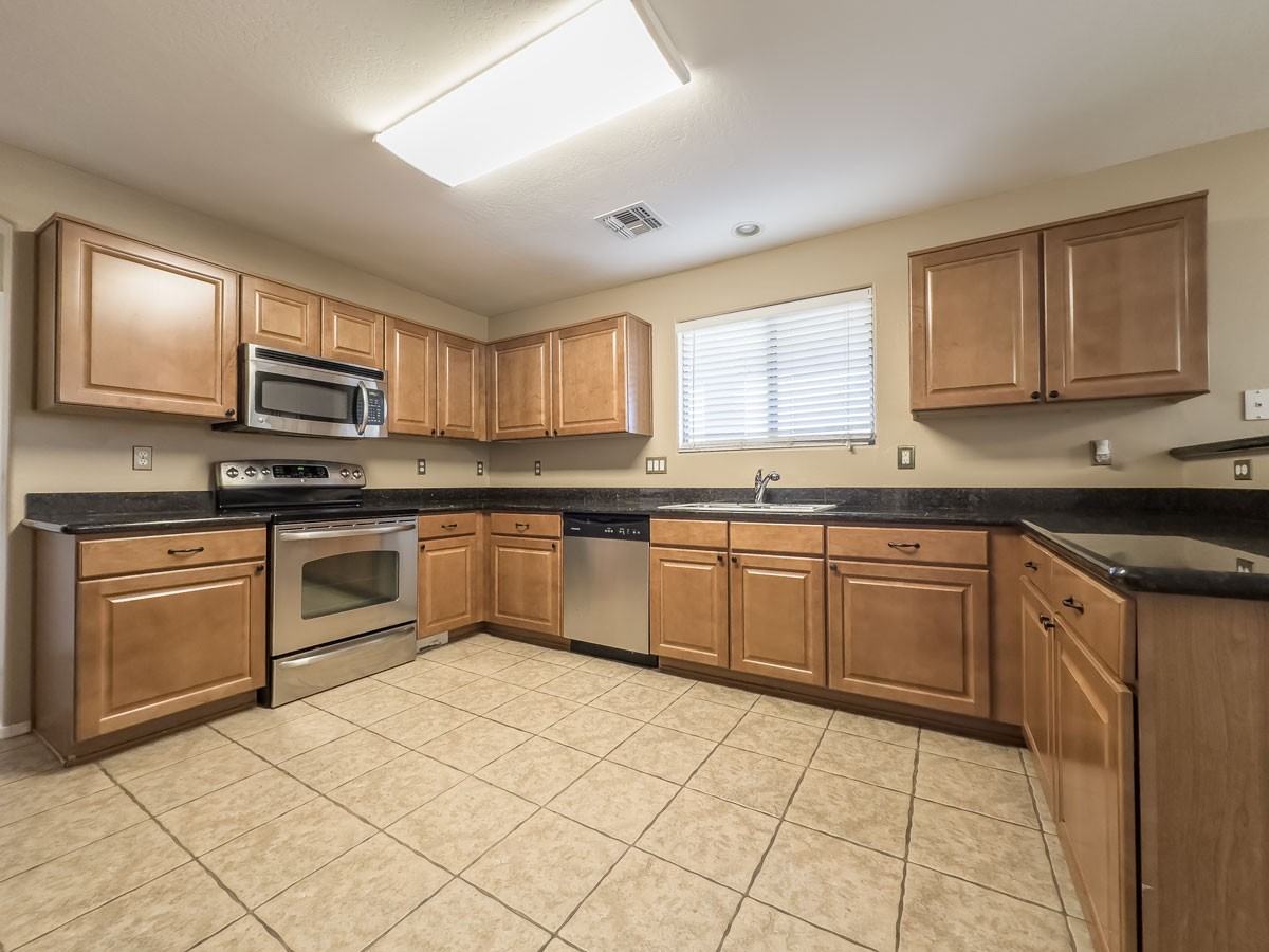 15398 W Yucatan Dr - Photo 6 of 21