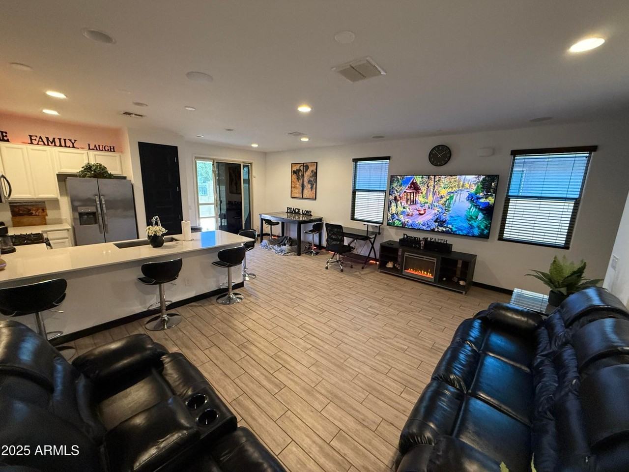 8956 W Solano Dr - Photo 4 of 19