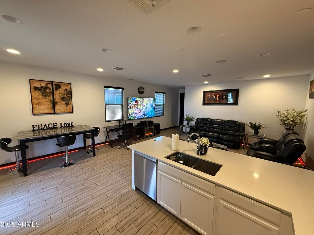 8956 W Solano Dr - Photo 5 of 19