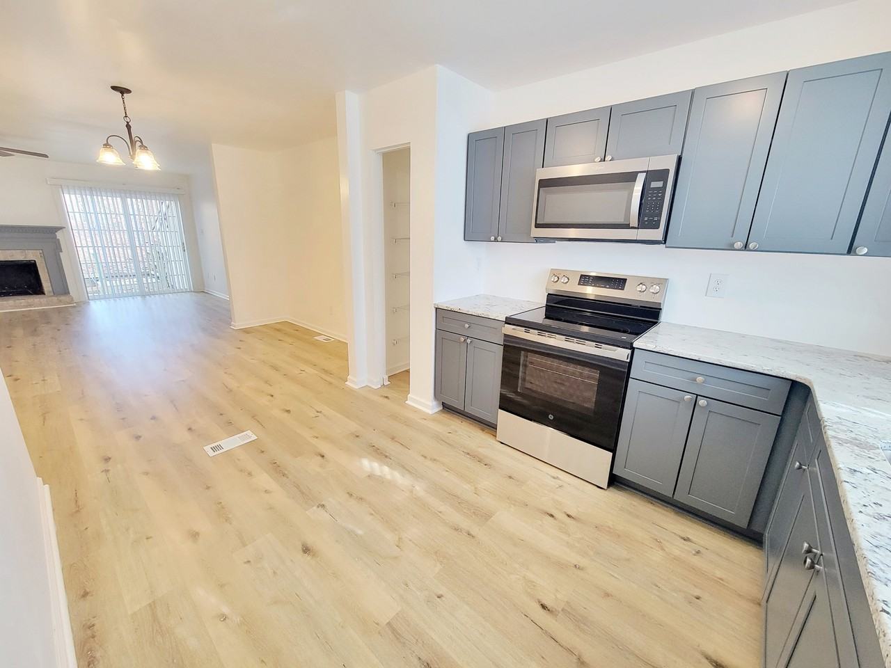 5767 Forest Lawn Ct - Photo 6 of 47