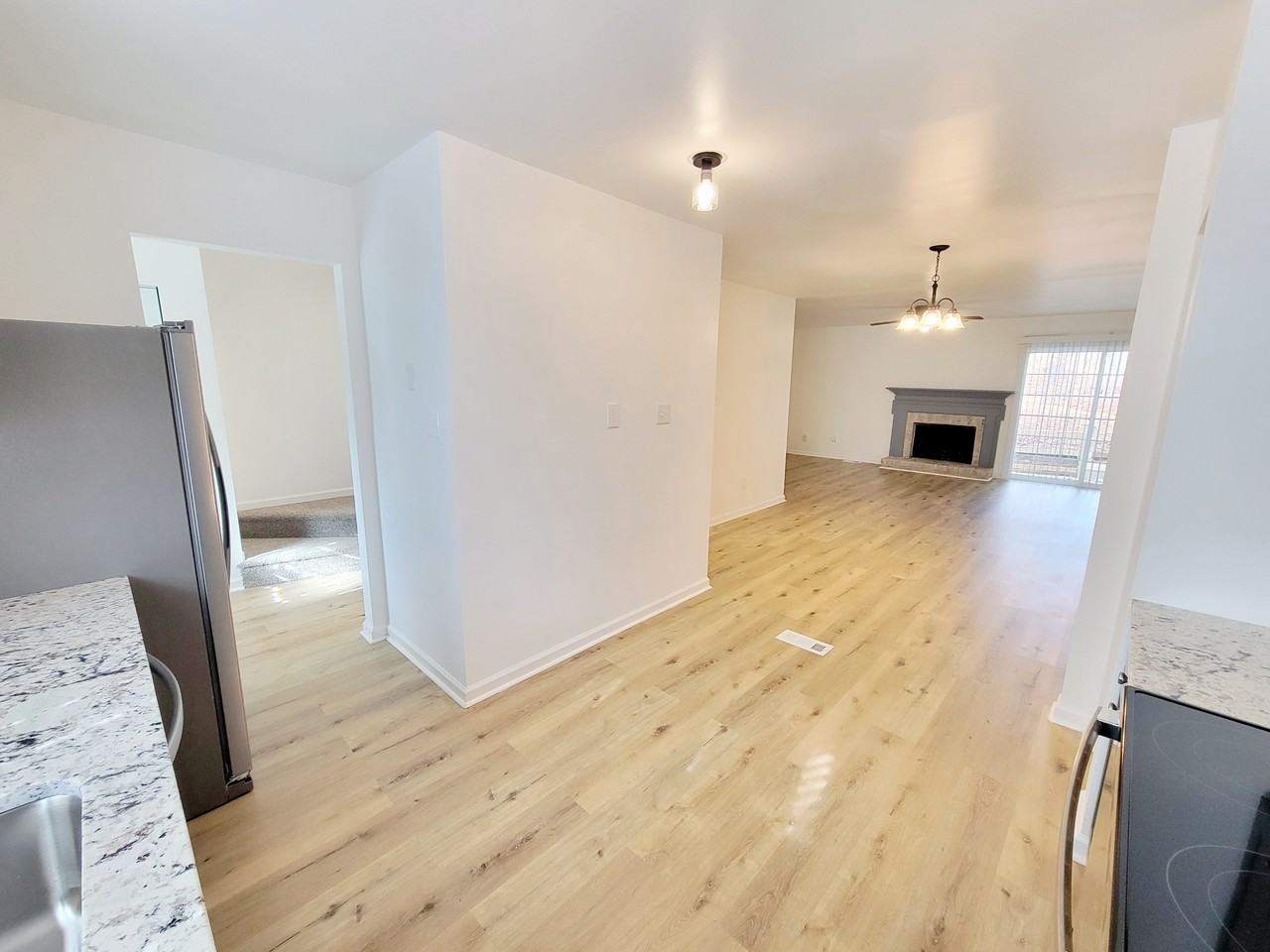 5767 Forest Lawn Ct - Photo 7 of 47