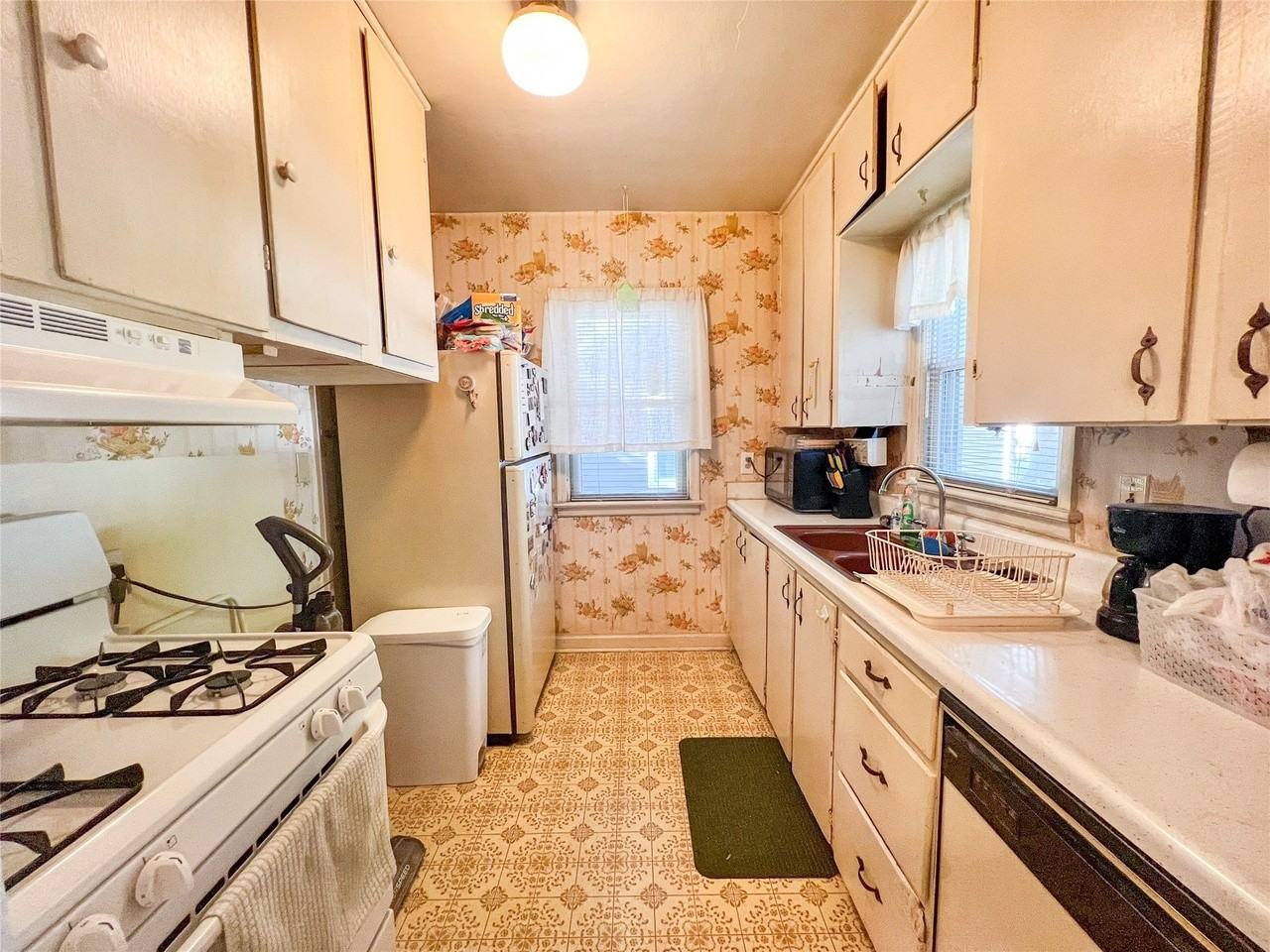 4140 Cambridge St - Photo 3 of 6