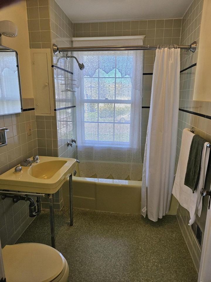 92 Virginia St - Photo 5 of 6