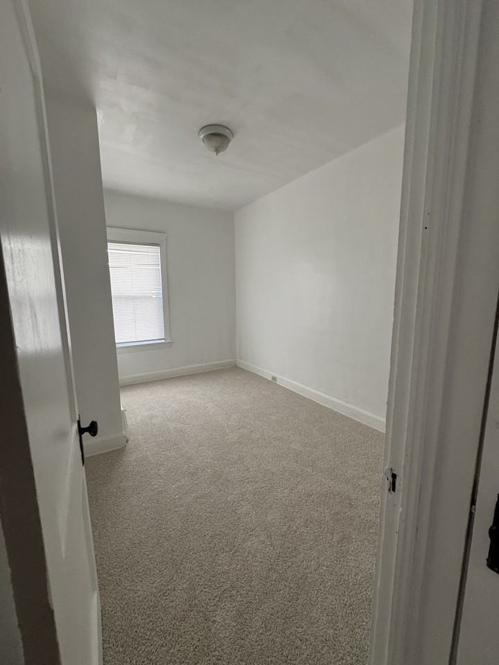 2027 Chesterland Ave #UP - Photo 7 of 14