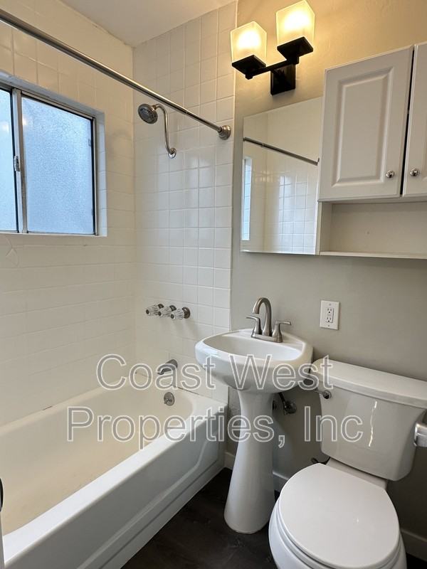 4431 College Ave - Photo 6 of 11