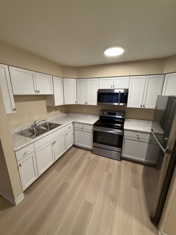 725 S 11th St - Photo 3 of 11