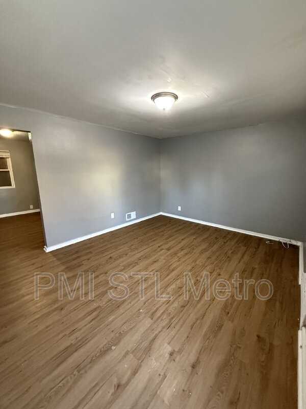 6113 Washington Ave - Photo 3 of 8