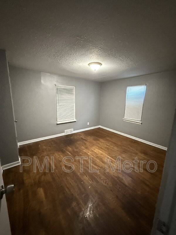 6113 Washington Ave - Photo 4 of 8