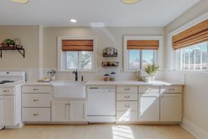 featured image of 1610 Las Lomas Rd Ne #0