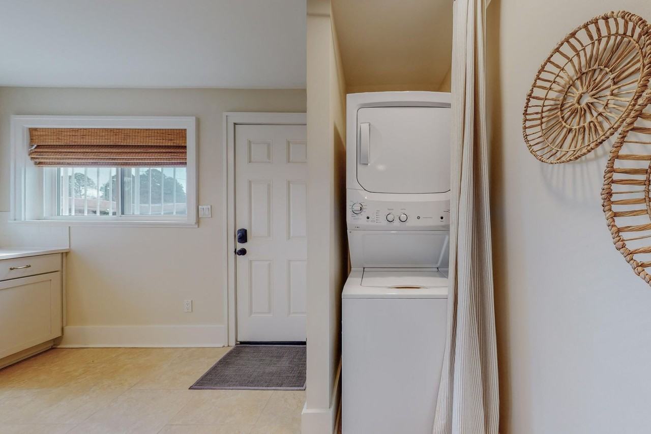 1610 Las Lomas Rd Ne #0 - Photo 7 of 22