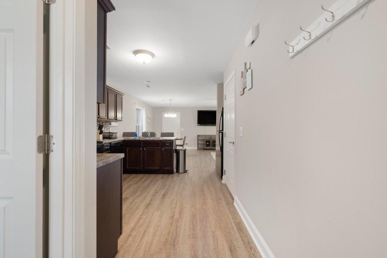 2927 Watauga Rd - Photo 2 of 16