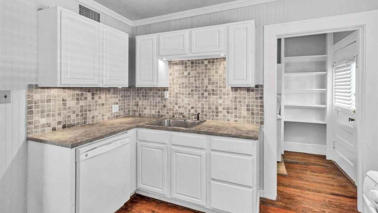 1320 W Pierce St - Photo 7 of 10