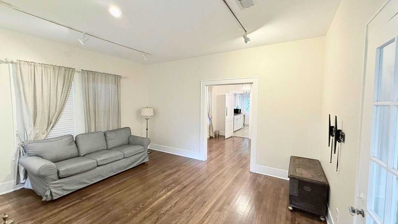 2220 Avalon Pl - Photo 4 of 20