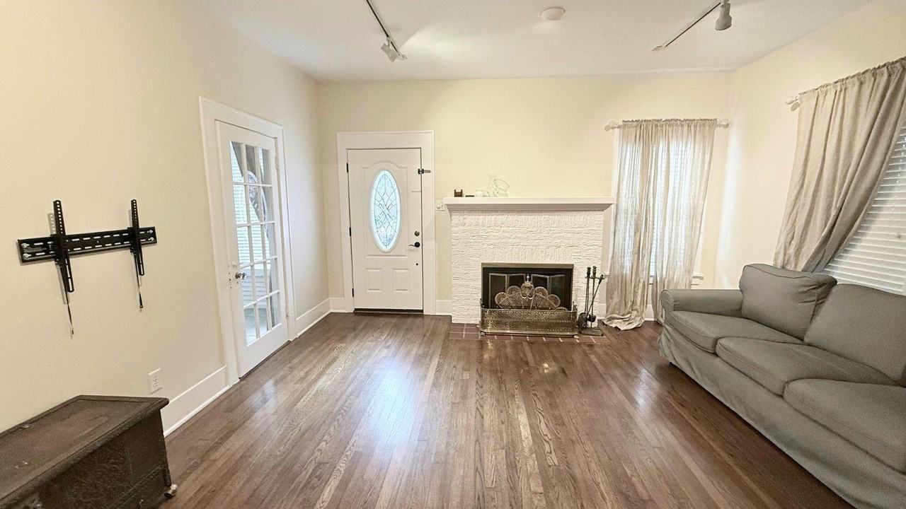 2220 Avalon Pl - Photo 5 of 20