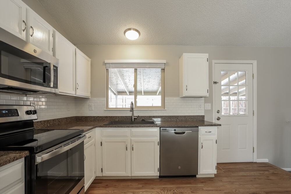 8993 W Ontario Ave - Photo 7 of 17