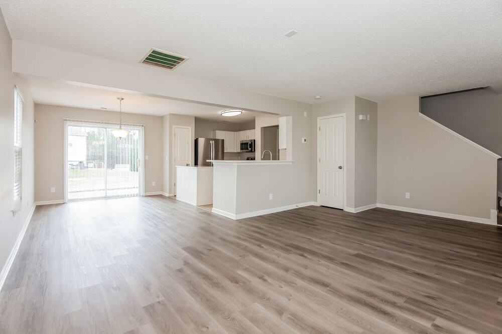 9809 Holly Park Dr - Photo 4 of 17