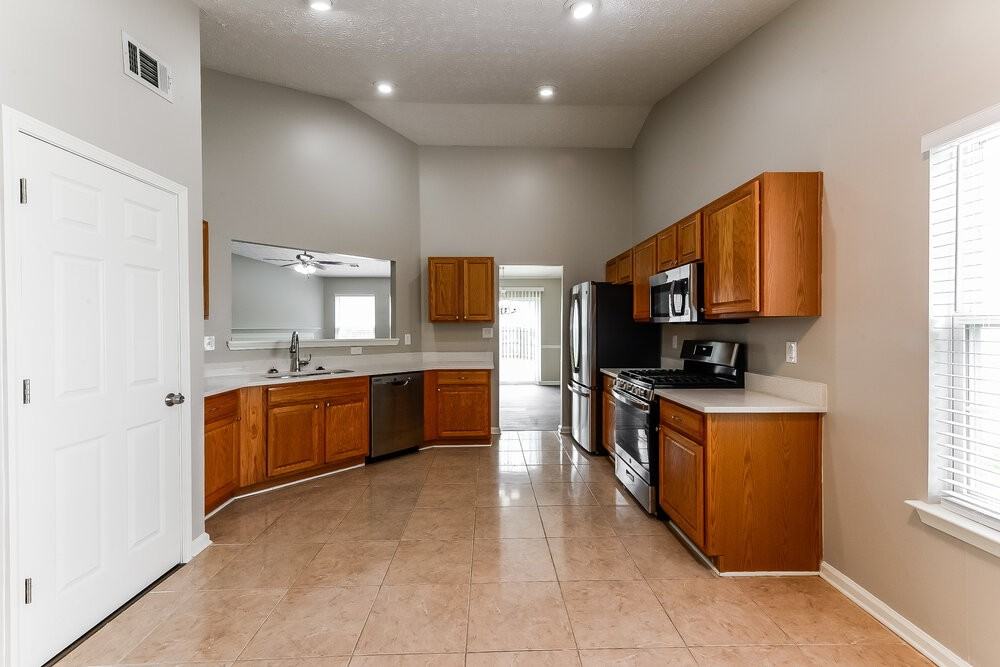 1180 Eatonton Way - Photo 7 of 16