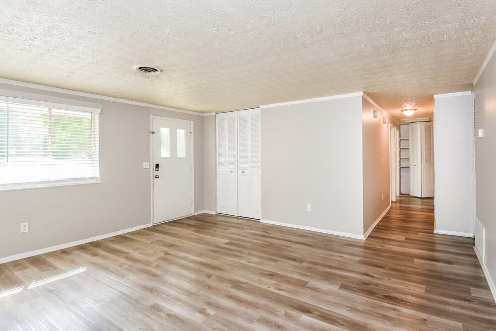 1860 Suwanee Ridge Ct - Photo 3 of 16