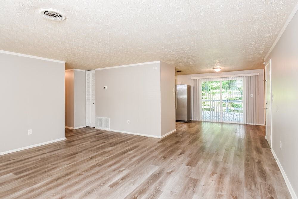 1860 Suwanee Ridge Ct - Photo 4 of 16