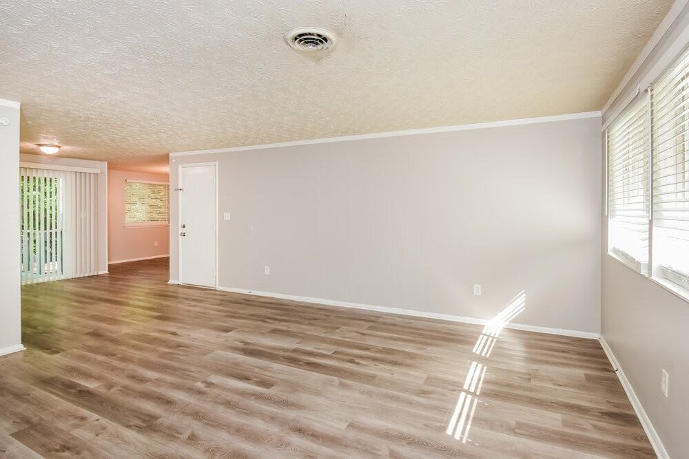 1860 Suwanee Ridge Ct - Photo 6 of 16