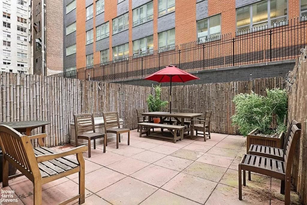 E 14th St #103 - Photo 4 of 5